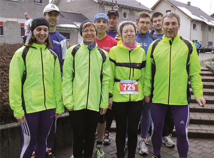 Einige der Teilnehmer vor dem Volkslauf in Urmitz.privat