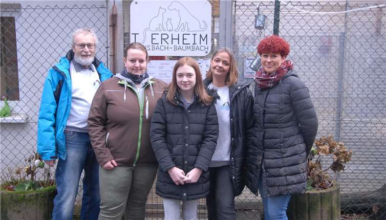 Einige der ehrenamtlichen Tierschützer, die abwechselnd rund um die Uhr im Einsatz sind, um herren- und frauchenlosen Vierbeinern das Leben zu retten. Fotos: KER