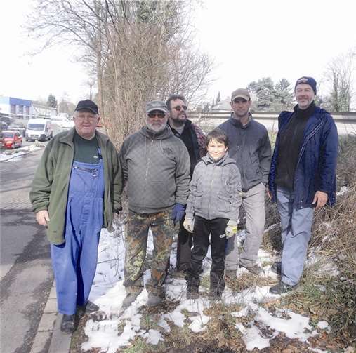 Einige der fleißigen „Müllsammler“ des ASV: Peter Speier, Günther Lammert, Horst Pappert, Leon Leyendecker, Davor Schreiber und Hans Jakob Bähr.privat