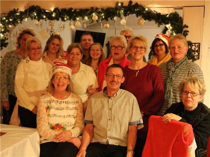 Einige der vielen fleißigen Helfer am Sonntagabend nach dreianstrengenden Tagen, die ihnen aber viel Spaß gemacht hatten.