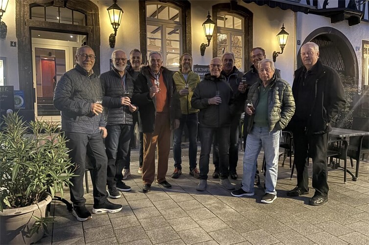 Einkehr der Wanderer im Alten Zollhof