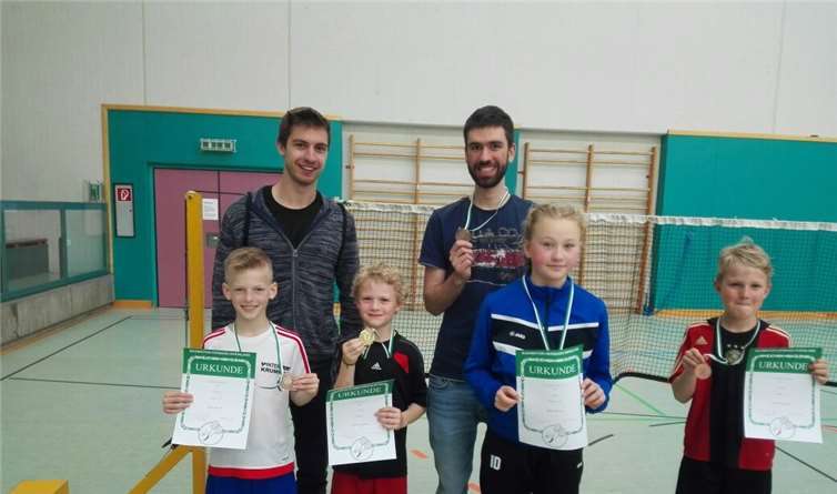 Einmal Gold, einmal Silber, dreimal Bronze – das ist die stolze Bilanz des Andernacher Badminton-Nachwuchses beim jüngsten Mini-Cup.  privat