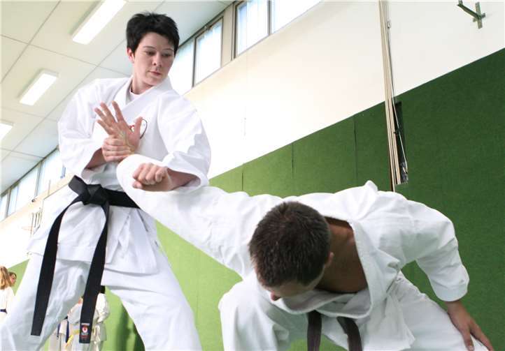 Einmal im Jahr bietet der Karate-Club Puderbach für Interessenten die Möglichkeit, an einem Karate-Anfängerlehrgang für Späteinsteiger (Ü-30) teilzunehmen.Foto: privat