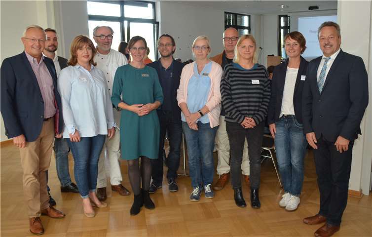 Einmal im Jahr trifft sich das Netzwerk Kindeswohl und Frühe Hilfen, zu dem neben Vertretern der Kitas und Schulen unter anderem auch die Polizei, Hebammen und die Mitarbeiterinnen des Allgemeinen Sozialen Dienstes des Kreisjugendamtes gehören.privat