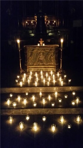 Einmal im Monat lädt der Pastorale Raum Andernach und die Evangelische Kirchengemeinde zu einem meditativen Abendgebet in die kerzenerleuchtete Hospitalkirche ein. Foto: privat