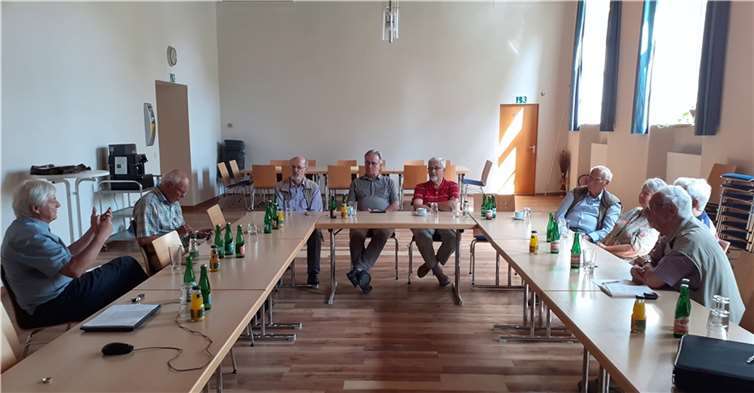 Einmal im Monat treffen sich im Gemeindesaal der evangelischen Christuskirche vor allem Männer, aber auch Frauen zum ökumenischen „Dienstag-Morgen-Club“. Foto: privat