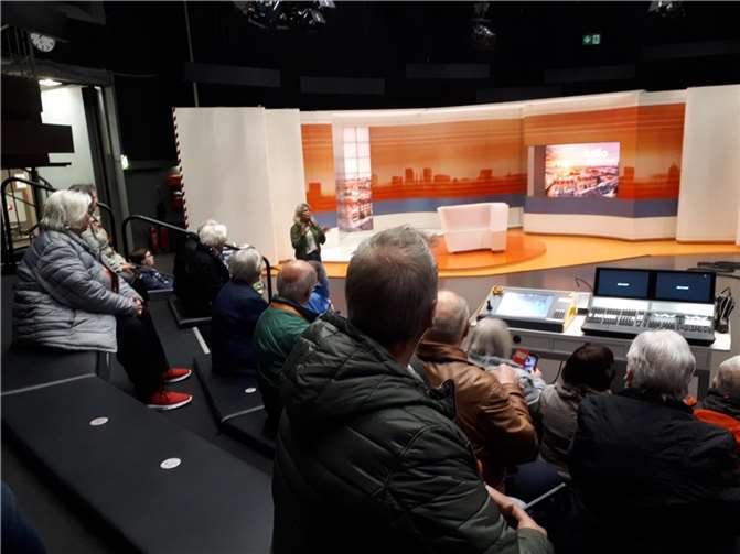 Einmal in einem echten Fernsehstudio sitzen. Foto: Silvia Schröder / Nina Ketzner