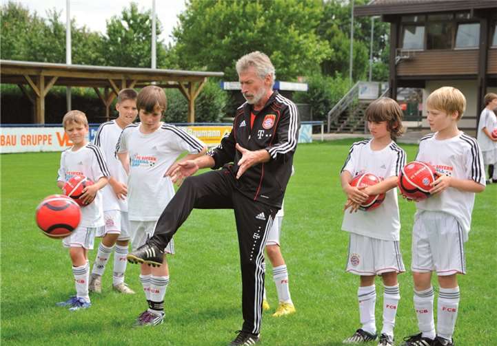Einmal mit einem großen Fußballertalent zusammen trainieren. Dieser Traum könnte nun für zwei Kids Wirklichkeit werden. privat