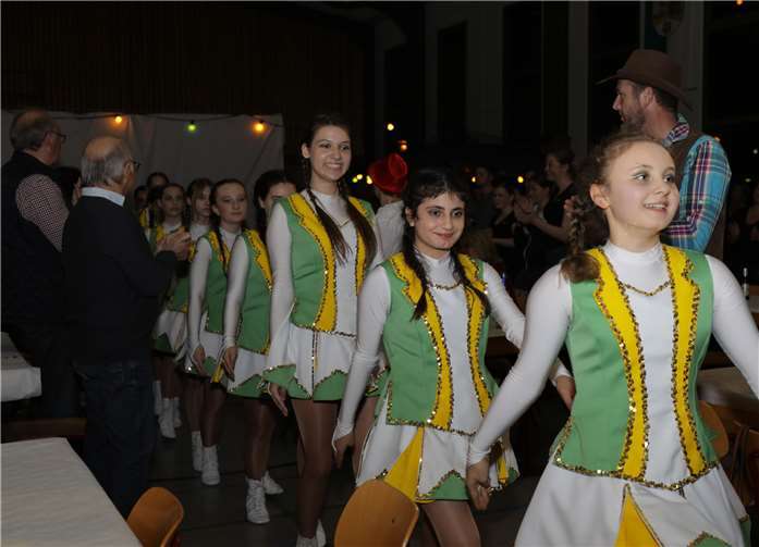 Einmarsch der Tanzgarde.