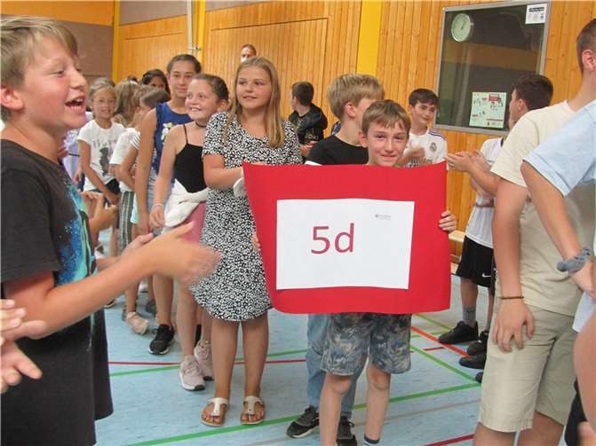 Einmarsch der neuen fünften Klassen an der IGS Remagen. Foto: privat