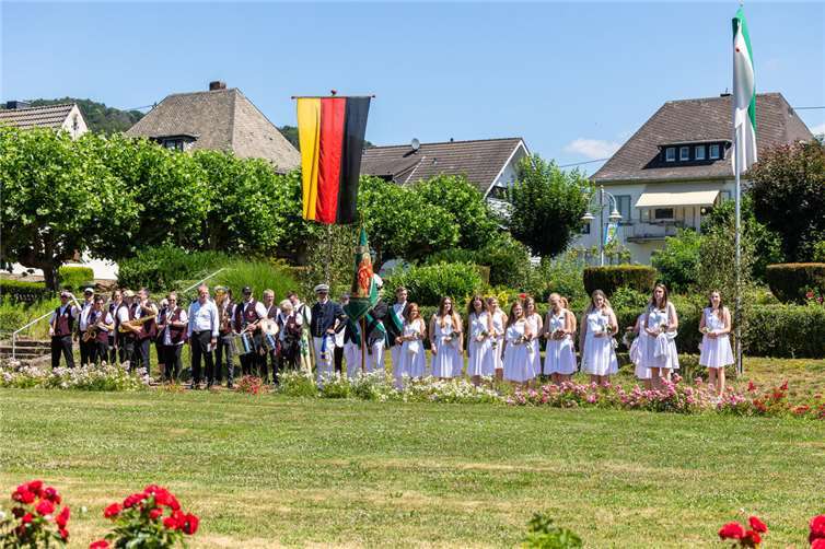 Einmarsch in den Rosengarten.