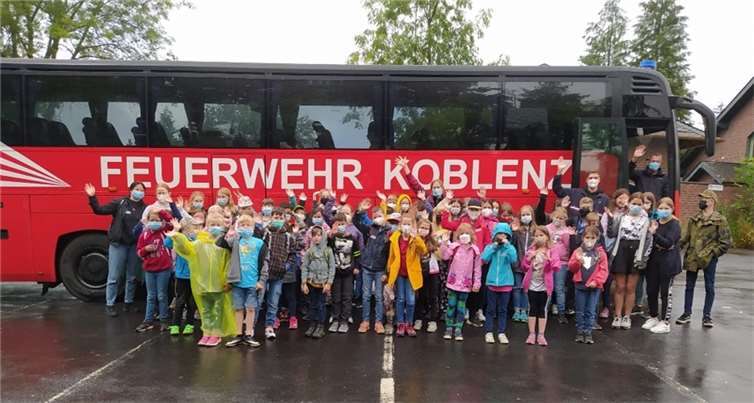 Eins der Angebot führte 60 Kinder mit einem gesponserten Feuerwehrbus in den Klottipark. Foto: privat