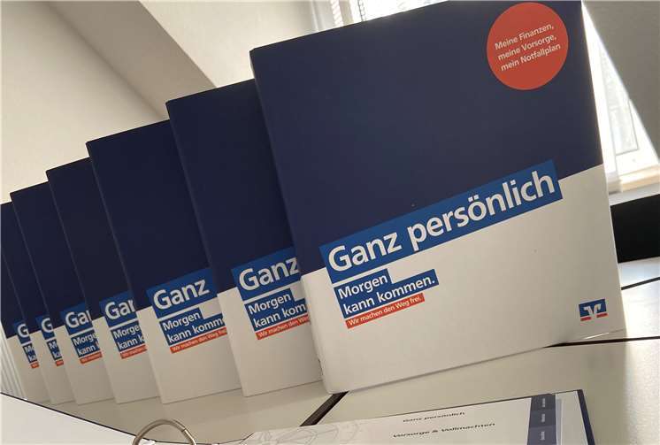Eins dieser Notfallordner könnte bald Ihnen gehören,wenn sie uns, bis 8. Dezember, eine Mail mit derrichtigen Antwort senden. Foto: Voba RheinAhrEifel