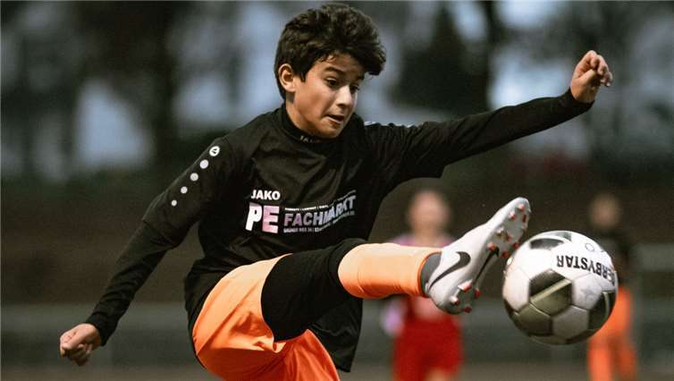 Einsatz, Willen und Leidenschaft zeigte die JSG Remagen im letzten Ligaspiel des Jahres. Foto: Tobias Jenatschek