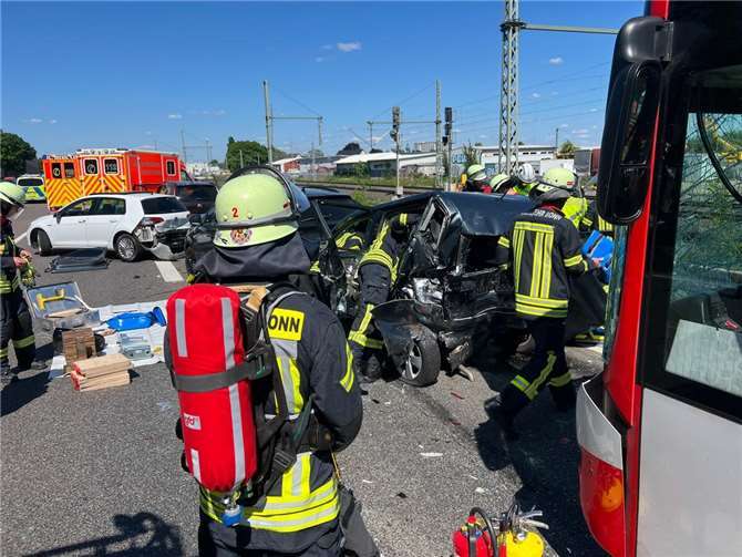 Einsatz auf der A59. Foto: Feuerwehr und Rettungsdienst Bonn