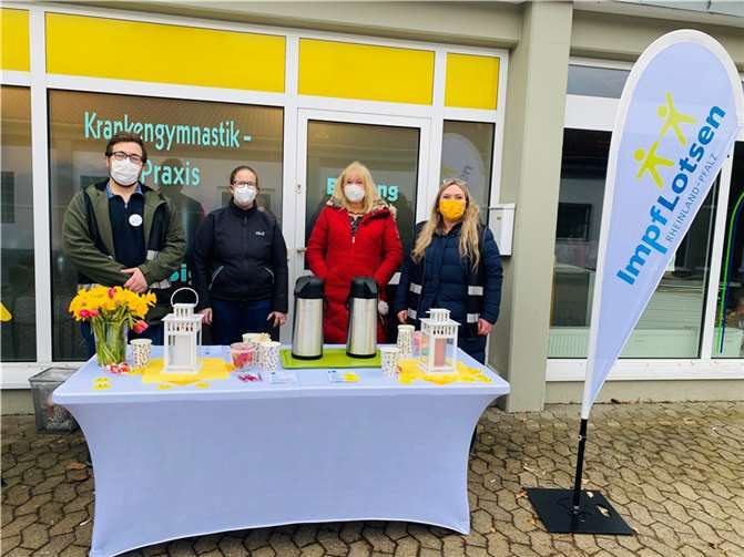 Impflotsen klären auf Einsatz der Impflotsen Rheinland-Pfalz in Zusammenarbeit mit den Frühen Hilfen in Münstermaifeld. Foto: Jobcenter Landkreis Mayen-Koblenz