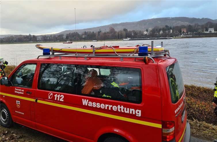 Einsatz der Wasserrettung. Foto: Feuerwehr und Rettungsdienst Bonn