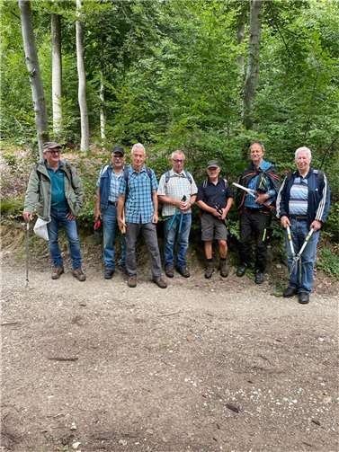 Einsatz für die Wanderer: Zurückschneiden von Pflanzen und Entfernen von Hindernissen stand auf dem Programm. Quelle: Team Wolfsdelle