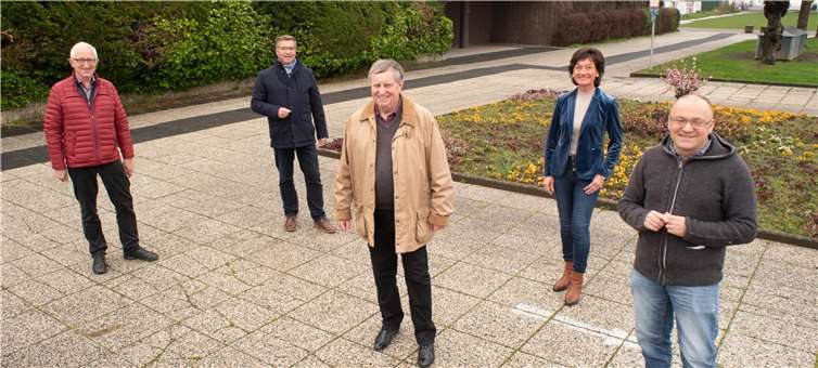 Einsatz im Kreis für das neue TWIN. CDU-Kreistagsmitglieder Wilhelm Busch, Horst Gies MdL, Karl-Heinz Sundheimer, Petra Schneider und Michael Schneider (v.l.n.r.). Foto: privat