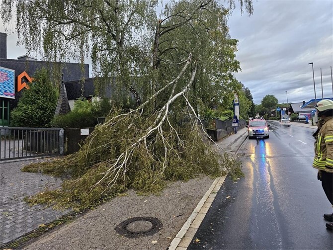 Einsatz nach Unwetter in Mayen. Foto: Winkler TV