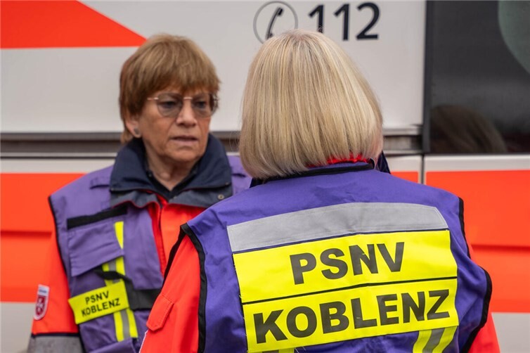 Einsatzbesprechung der PSNV im Einsatz (nachgestellt).