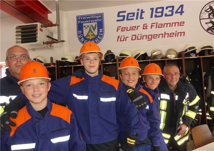 Einsatzkräfte der Düngenheimer Jugendfeuerwehr präsentierten eine Übung mit dem mittleren Tanklöschfahrzeug.