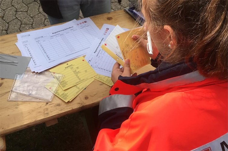Einsatzkräfte registrieren Betroffene