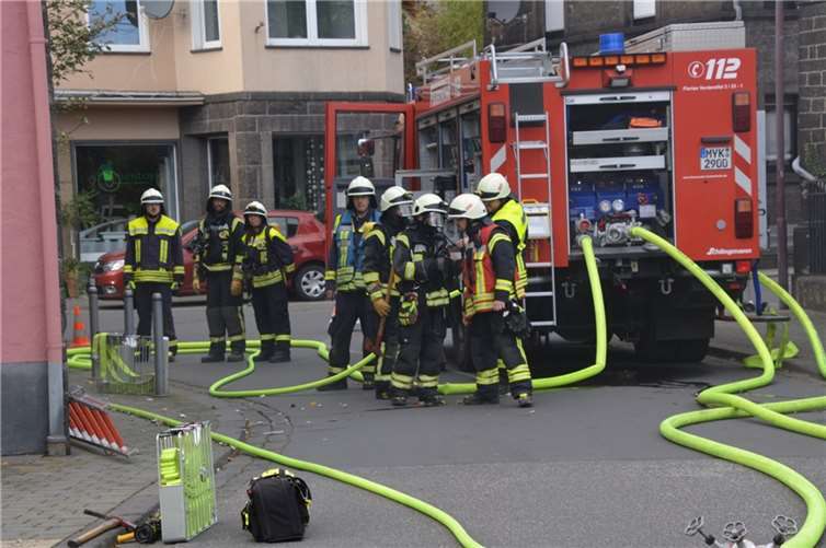 Szenario: Brand in Gaststätte ausgebrochen Einsatzstelle im Bereich Hausenerstraße Ecke Burg und Bürresheimer Straße in Kottenheim.
