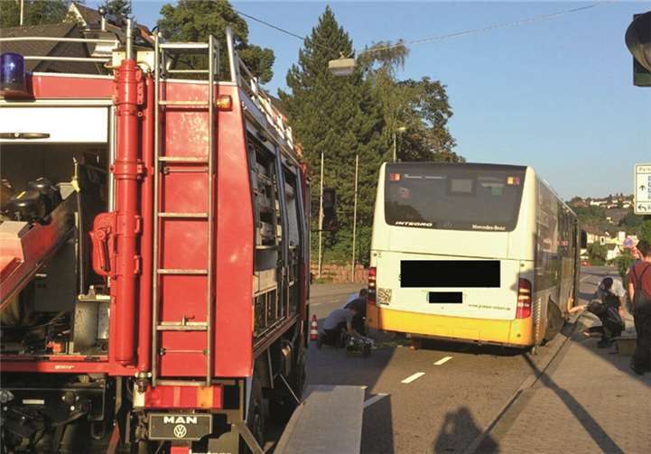 Einsatzstelle vor der Feuerwache Vallendar mit Rüstwagen. privat