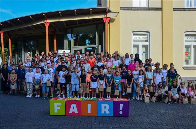 Einschulung mit Herz: Faire Schultüten für Remagens neue Fünftklässler an der IGS. Foto: Carina Voigt