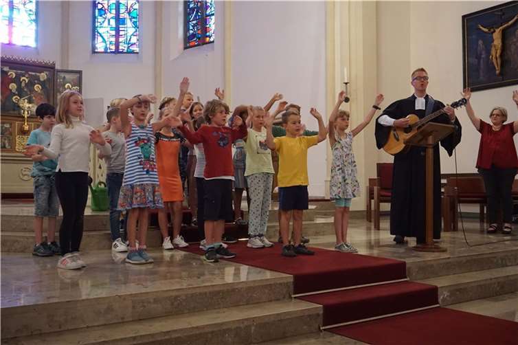 Einschulungsgottesdienst in der Pfarrkirche St. Cyriakus.