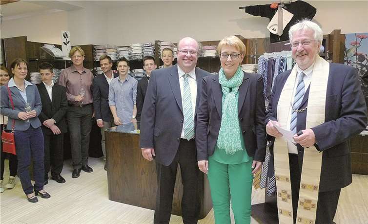 Einsegnung der neuen Geschäftsräume von Paul Nelles und Anja Freiberger von Pater Horst Liedtke.STEIN