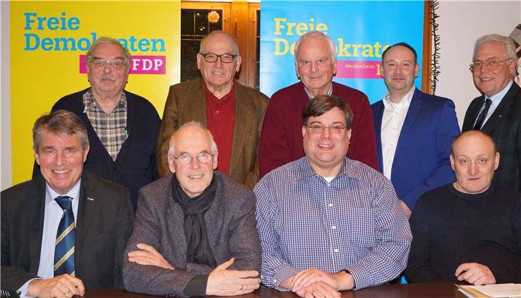 Einstimmig gewählter FDP-Ortsvorstand von Meckenheim: vorne (v.l.) Heribert Brauckmann, Detlef Dechant, Dirk Ritter, Anatoli Geld; hinten (v.l.) Dr. Erich-Joachim Günter, Hans-Günter Botzem, Hanns-Erwin Muermann, Marcus Wöhrmann und Friedemann Weckbach-Mara. Privat