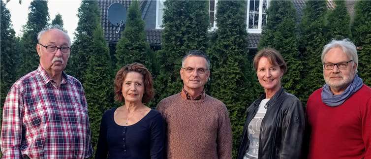 Einstimmig wiedergewählt wurden die Vorstandsmitglieder (v. l.) Heiner Tamms (Vorsitzender), Mareyke Winkel (Kassenwartin), Günter Winkel (stellvertretender Vorsitzender), Monika Nolden (Gerätewartin) und Norbert Tuschen (Beauftragter für Öffentlichkeitsarbeit). privat