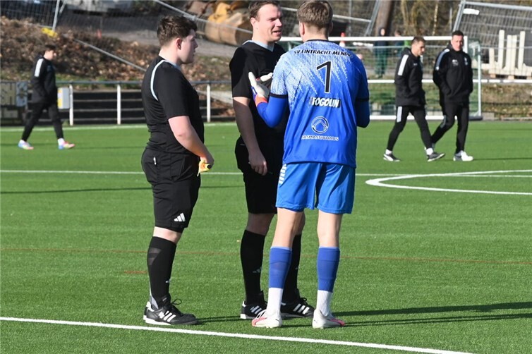Eintracht-Torhüter Nico Fogolin sah beim ersten Tor nicht gut aus. Trainer Damir Mrkalj nahm ihn aber ausdrücklich in Schutz. Foto: SK 