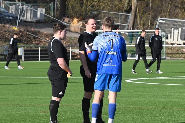 Eintracht-Torhüter Nico Fogolin sah beim ersten Tor nicht gut aus. Trainer Damir Mrkalj nahm ihn aber ausdrücklich in Schutz. Foto: SK