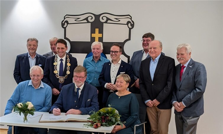 Eintrag ins Goldene Buch der Stadt, Anita Orti von Havranek unten rechts. Foto: privat