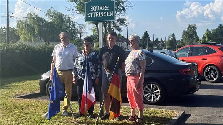 Einweihung des neuen Ettringer Platz (Square Ettringen) mit den Vorsitzenden des Freundschafts-Komitees Dornes Ettringen.  Foto: privat
