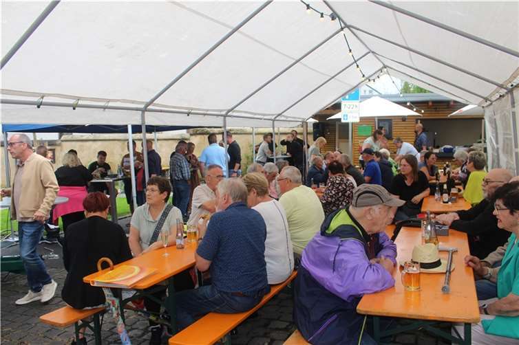 Einweihungsfest am Viedeler Bur.