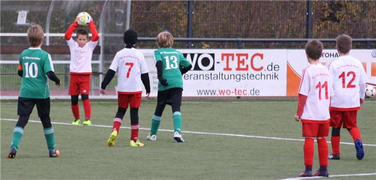 Einwurf für Merl im Spiel gegen Wormersdorf.privat