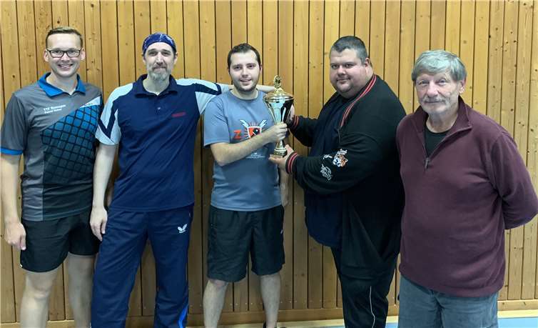 Einzelsiegerehrung im Erwachsenenbereich (v.l.): Pascal Grüne, Olaf Kopplin, Kevin Müller, Robert Willach und Hans Frittmann.