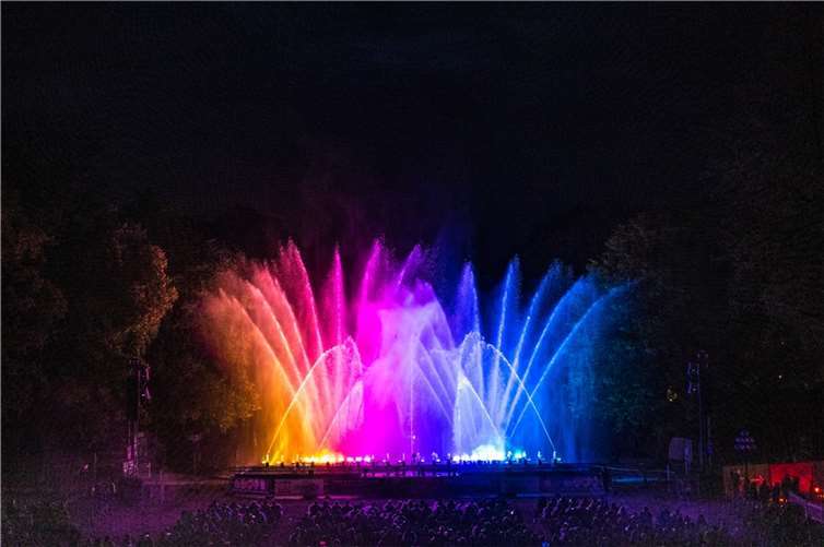 Einzigartige Show aus den Elementen Wasser, Feuer, Laser, Licht, Musik. Foto: Dominik Ketz