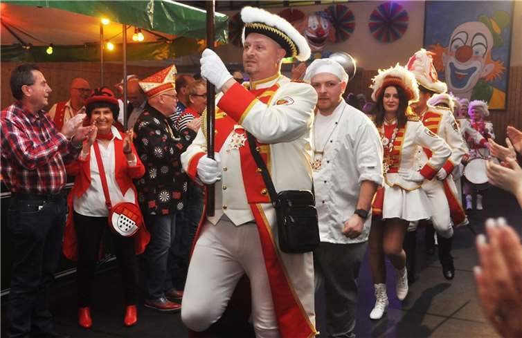 Einzug der Hochsimmergarde.