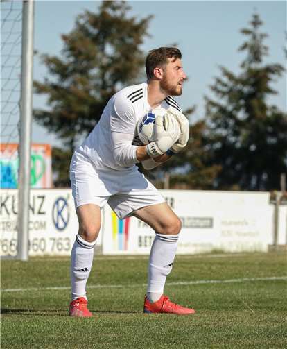 Eisbachtals Torhüter Niklas Kremer muss nach einem Achillessehnenriss mehrere Monate pausieren. Foto: Andreas Egenolf