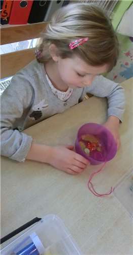 Eisbilder anzufertigen ist sinnliches Tun und auch für die Kleinsten sehr gut geeignet.Foto: privat