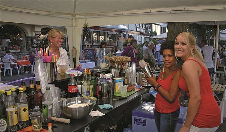 Eisgekühlte Cocktails fanden bei heißem Wetter regen Zuspruch.