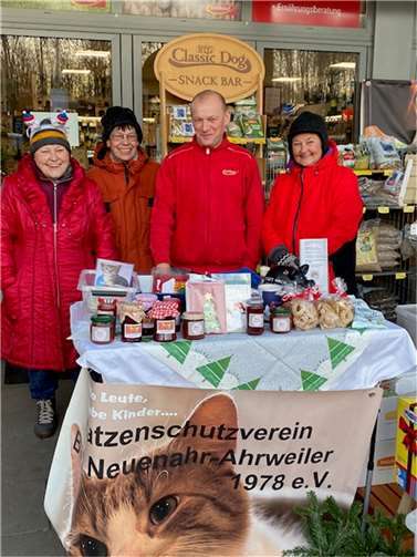 Eisiger Einsatz (von links Irmgard Thater-Deeb, Anita Andres, Sergej Perschin, Maron Schmitz). Foto: privat