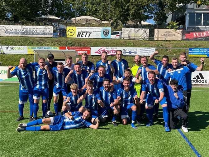 Eitel Sonnenschein herrschte nach dem 0:2-Auswärtserfolg für die Blauen im Mendig. Foto: Sportverein Ochtendung