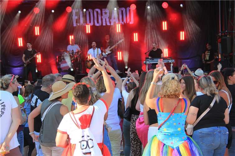 Eldorado heizte am frühen Abend den Besuchern ein. Fotos: GS