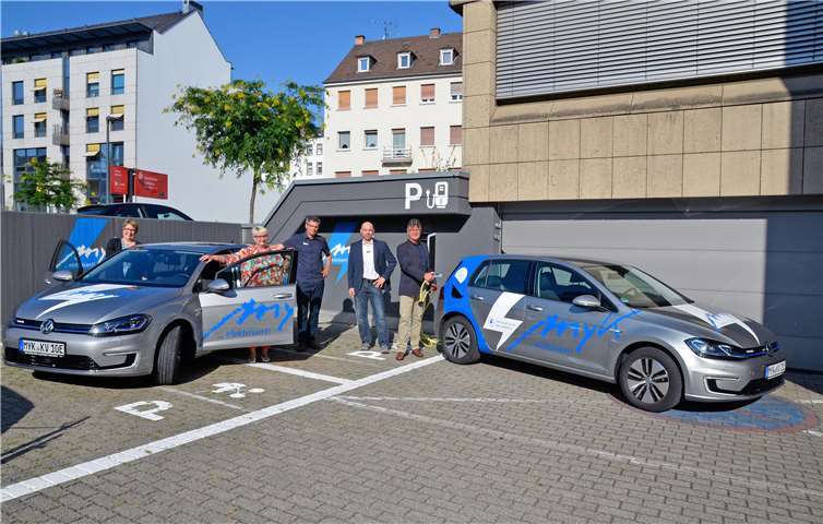 Elektrische Dienstwagen und eine kostenlose Lademöglichkeit für Besucher- die Kreisverwaltung Mayen-Koblenz fördert E-Mobilität.Foto: Kreisverwaltung